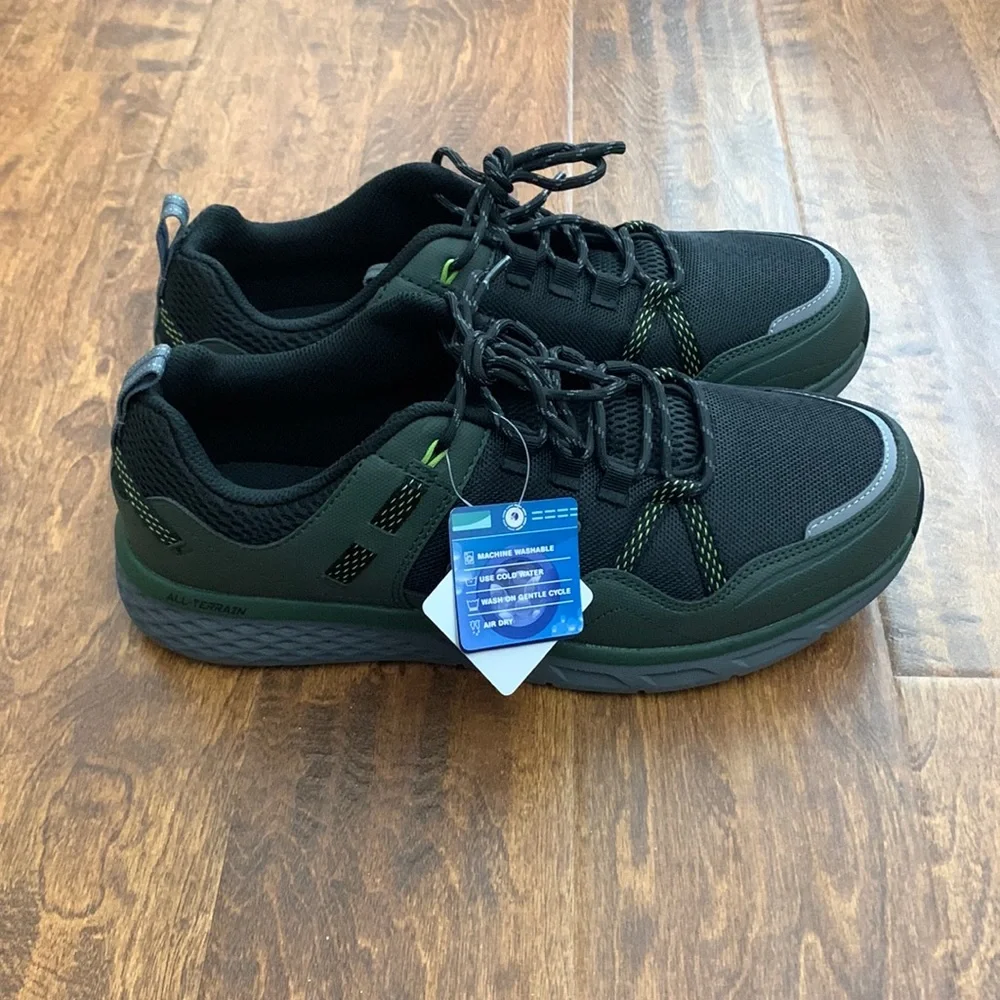 Skechers Men’s Wide Fit Memory Foam Light Weight Sneakers Size 12